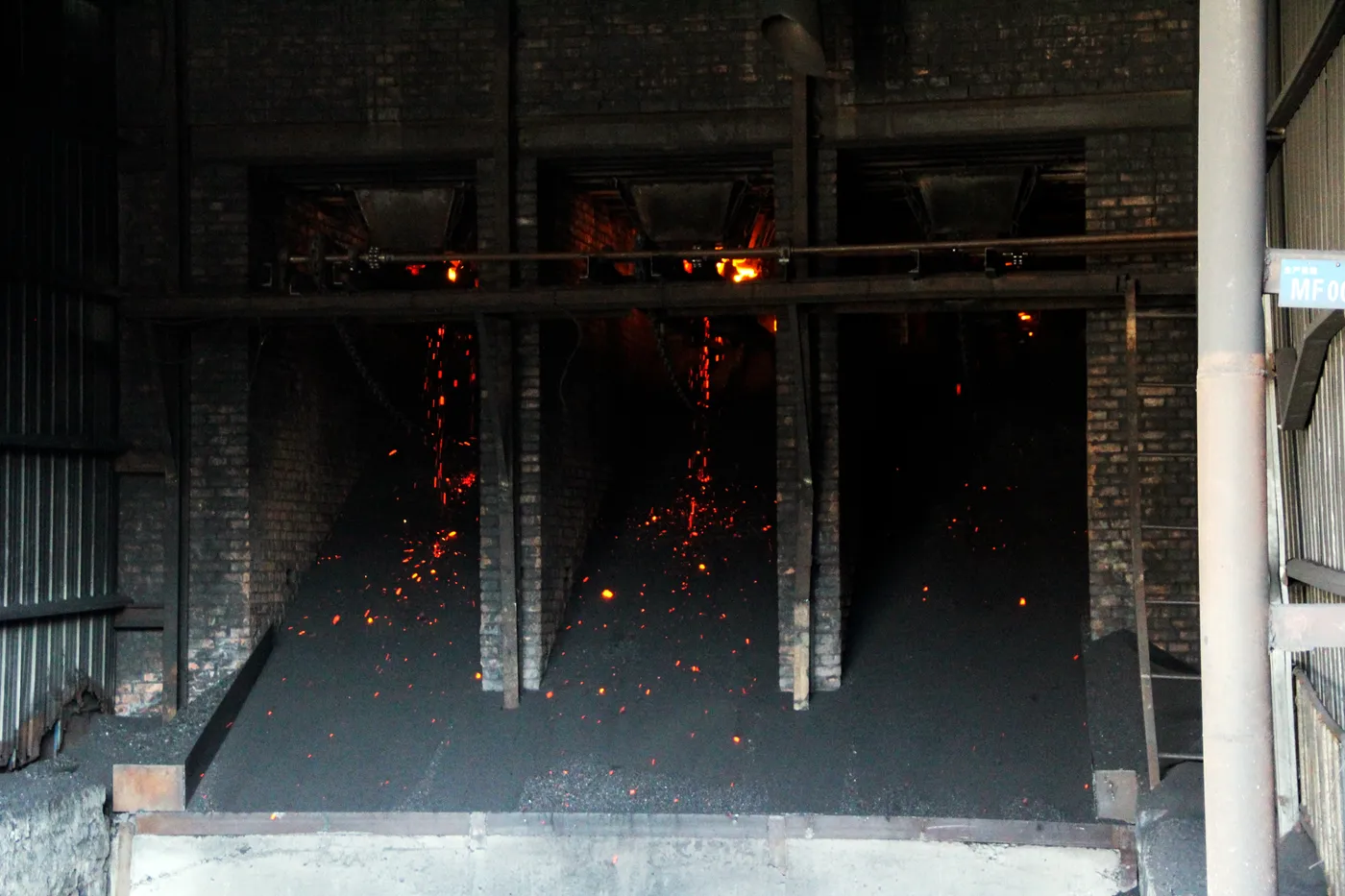 Jaw crusher station for particle sizing