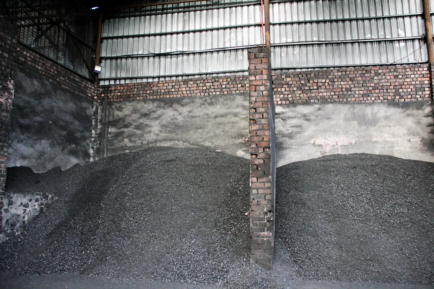Open-yard bulk storage for raw material intake
